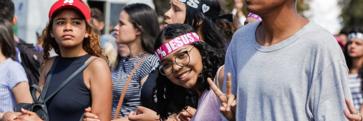 Cara típica do evangélico brasileiro é feminina e negra, aponta