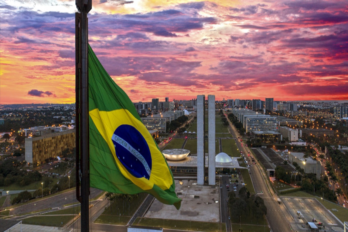 Em meio à crise pandêmica, a preocupação do presidente é garantir a reeleição, diz o filósofo