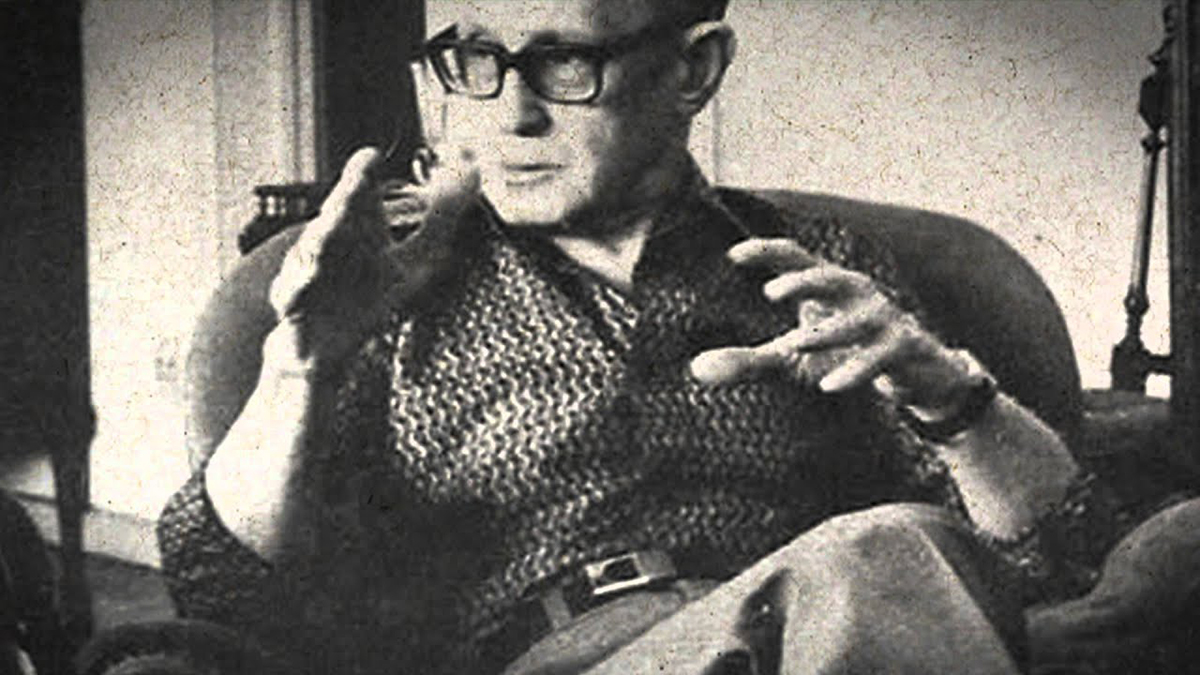 Lira mensageira. Drummond e o grupo modernistamineiro é o mais recente livro de um dos principais pesquisadores da cultura no Brasil