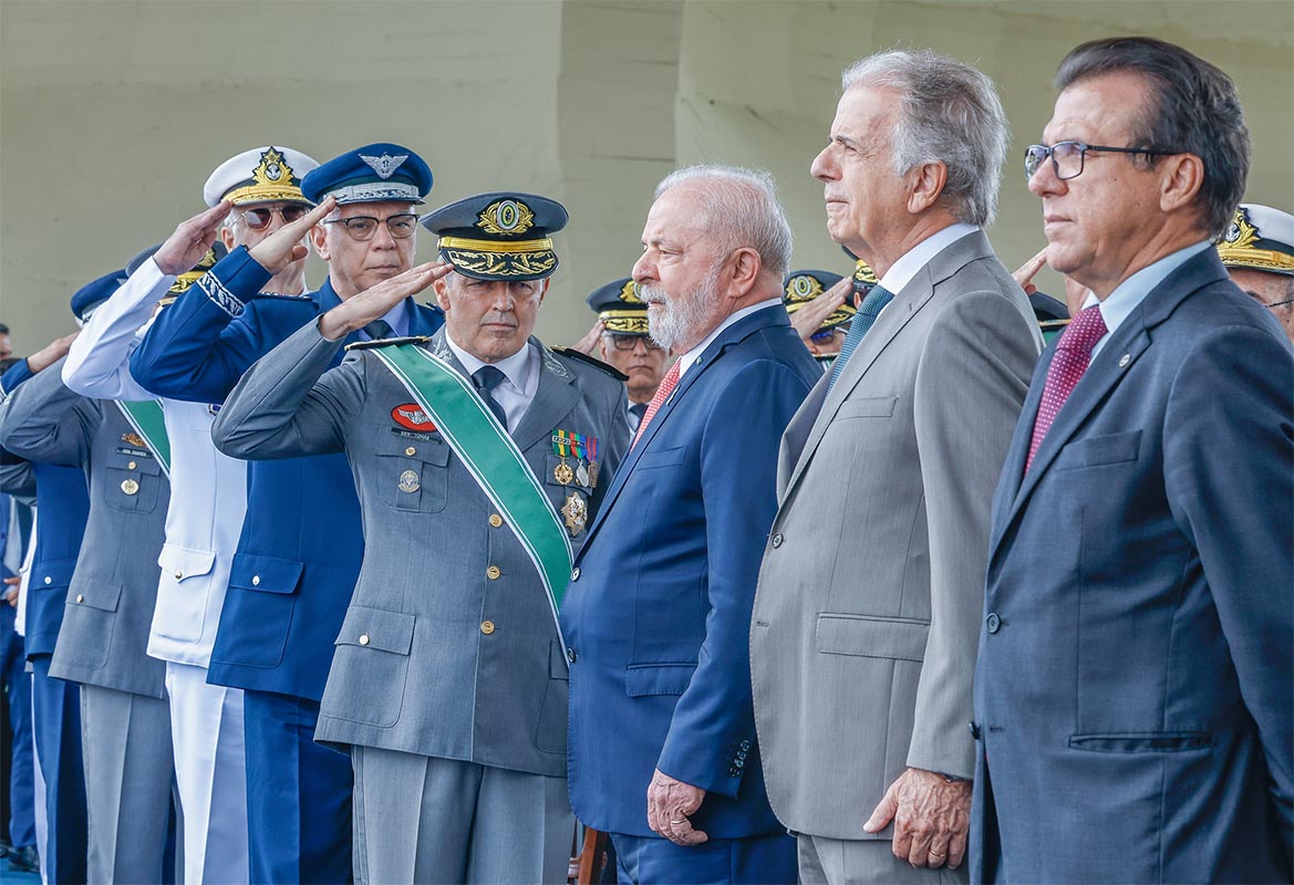 Para o professor e pesquisador, autor do livro ‘O que fazer com o militar? Anotações para uma nova defesa nacional’ (2021), na história do Brasil nenhum presidente comandou efetivamente os militares