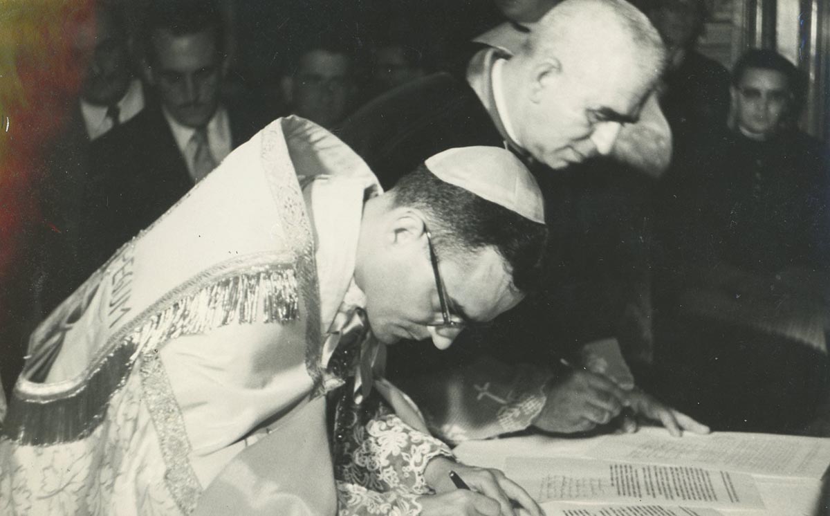 Durante a ditadura civil-militar brasileira, a Igreja Católica teve atuações distintas e não raras antagônicas em relação aos militares. Contudo, algumas figuras emblemáticas mantiveram uma posição crítica ao regime