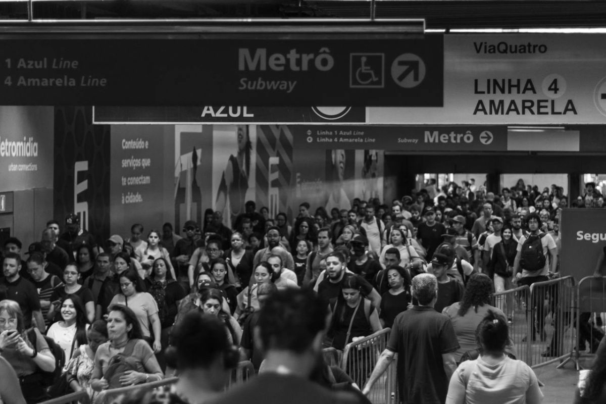 Entre sobrecarga física, colapso emocional e impacto ambiental, especialistas, trabalhadores e dados revelam: o país adoece trabalhando