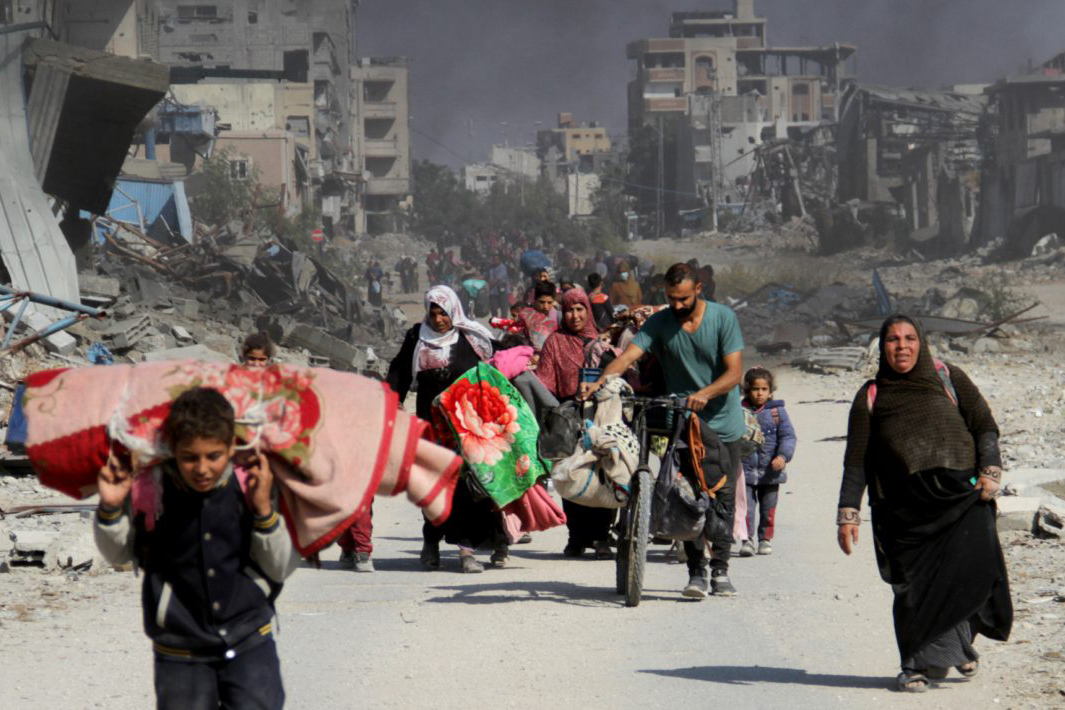 Apartheid, ocupação militar e limpeza étnica estão por trás da realidade na Palestina. Ao extermínio conduzido pelas FDI, palestinos resistem com seu sumud, força e perseverança inabaláveis, em árabe, que os mantém vivos mesmo sob constante ataque