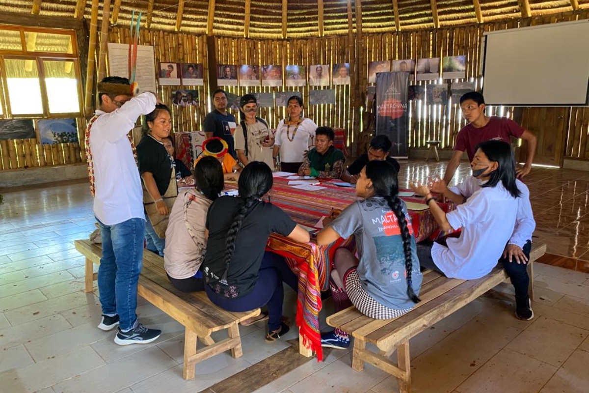Kichwa de Sarayaku, indígenas da Amazônia equatoriana, praticam uma política pautada na prática do cuidado e das relações com múltiplos seres, rompendo binarismos modernos, diz a antropóloga 