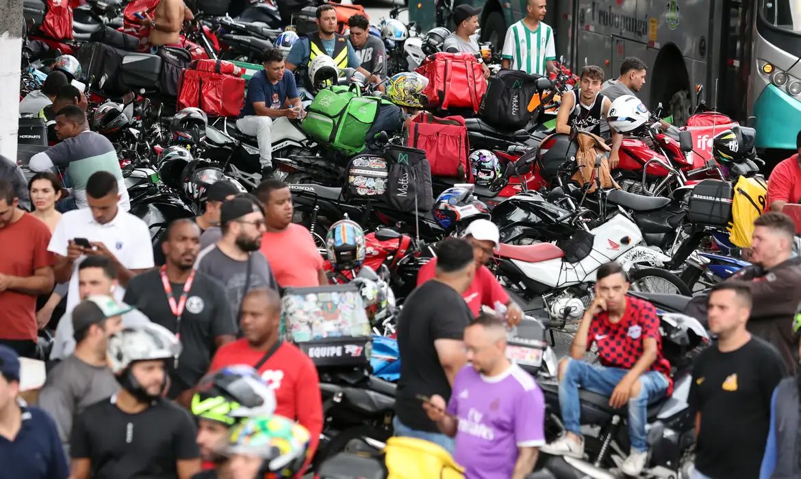 Pesquisa mostra que o Brasil e outros países periféricos atuam como um centro de extração de dados e acumulação de capital a partir da expansão das suas plataformas para os países vizinhos, promovendo um novo tipo de colonialismo