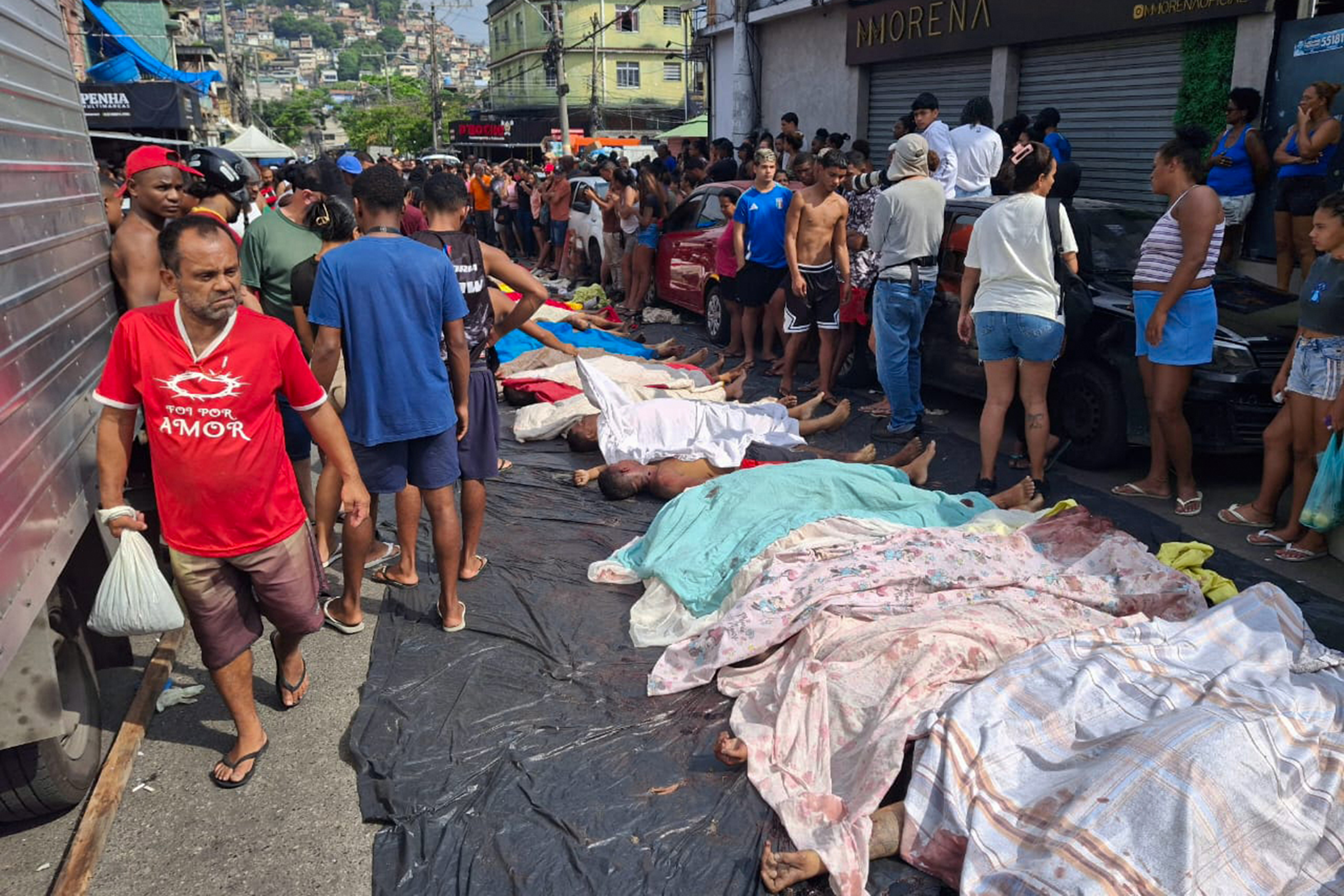 Rio de Janeiro: o desfile macabro da barbárie na passarela de sangue da Penha. Entrevista especial com Carolina Grillo Operação Contenção realizada na capital fluminense matou de mais de cem pessoas na periferia e entra para história como a maior chacina carioca de todos os tempos, sem, no entanto, cumprir o objetivo que era capturar Doca, apontado como líder do Comando Vermelho