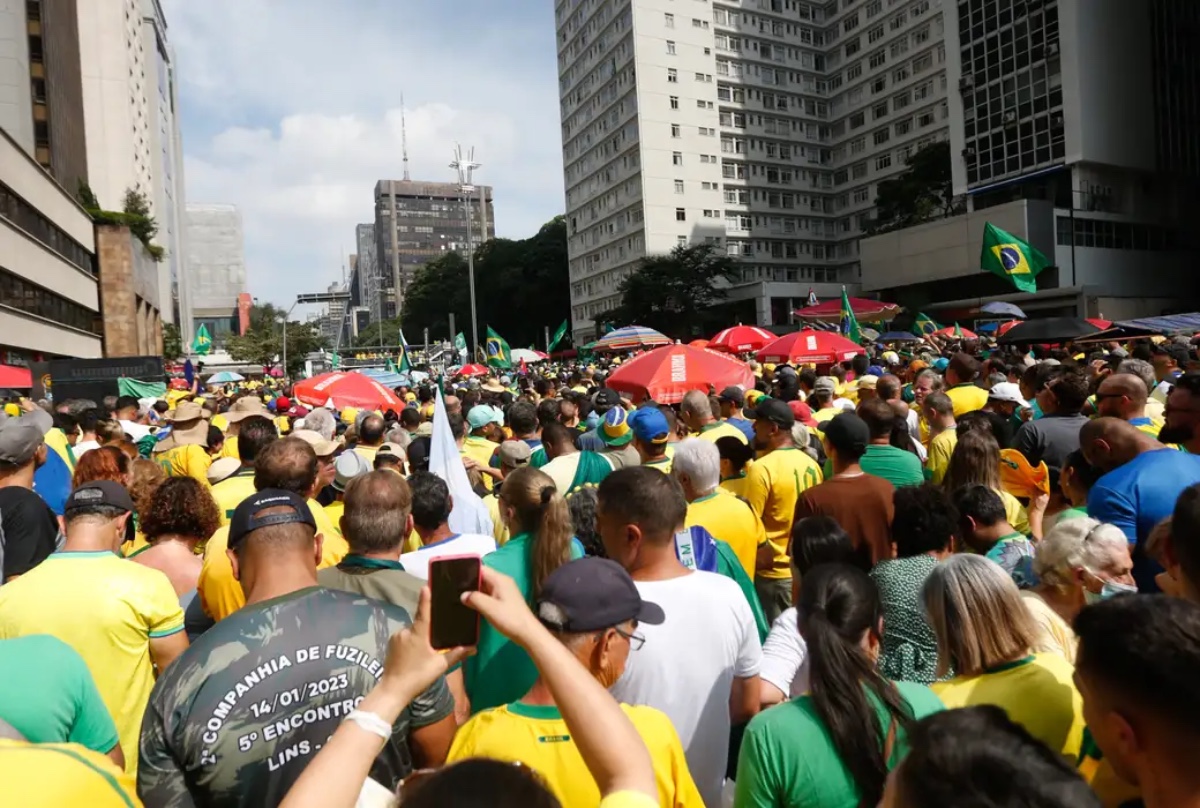 A adesão ao conservadorismo ou a pautas de extrema-direita entre os brasileiros “não é resultado de uma falsa consciência, mas está relacionado a uma complexidade de fatores”, afirma doutora em Antropologia Cultural  