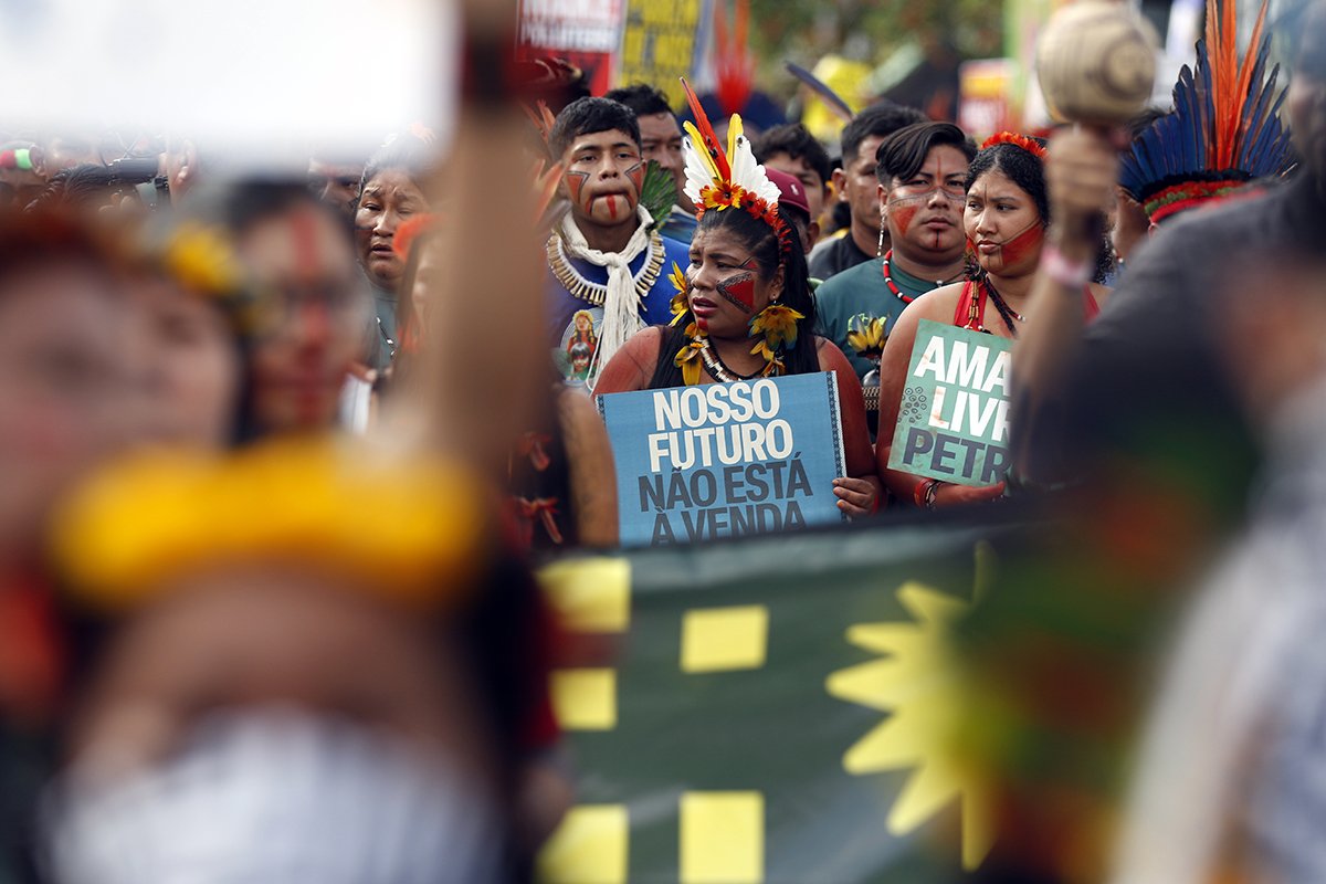 A luta por território, principal bandeira dos povos indígenas na COP30, é a estratégia mais eficaz para a mitigação da crise ambiental, afirma o entrevistado