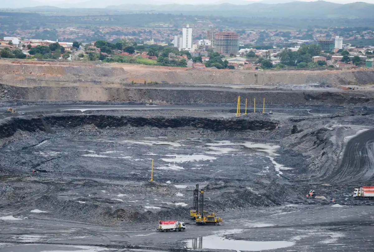 Professor e coordenador do curso de Relações Internacionais da UFRR, Glauber Cardoso Carvalho analisa a disputa por minerais críticos, a presença dos EUA na Venezuela e a atuação no Brasil em conflitos geopolíticos