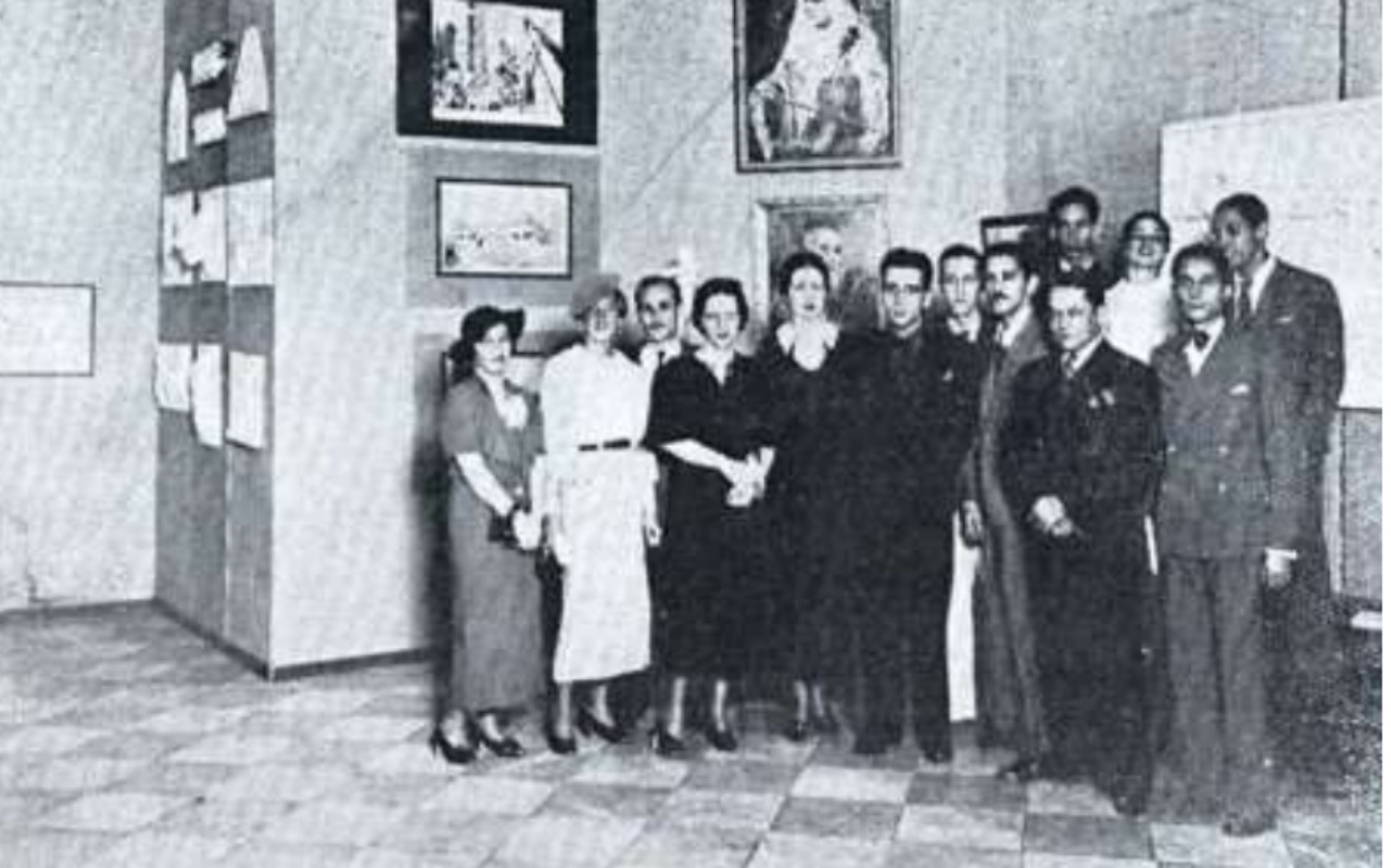 Mulheres estudantes da Escola Nacional de Belas Artes em exposição de trabalhos em 1935